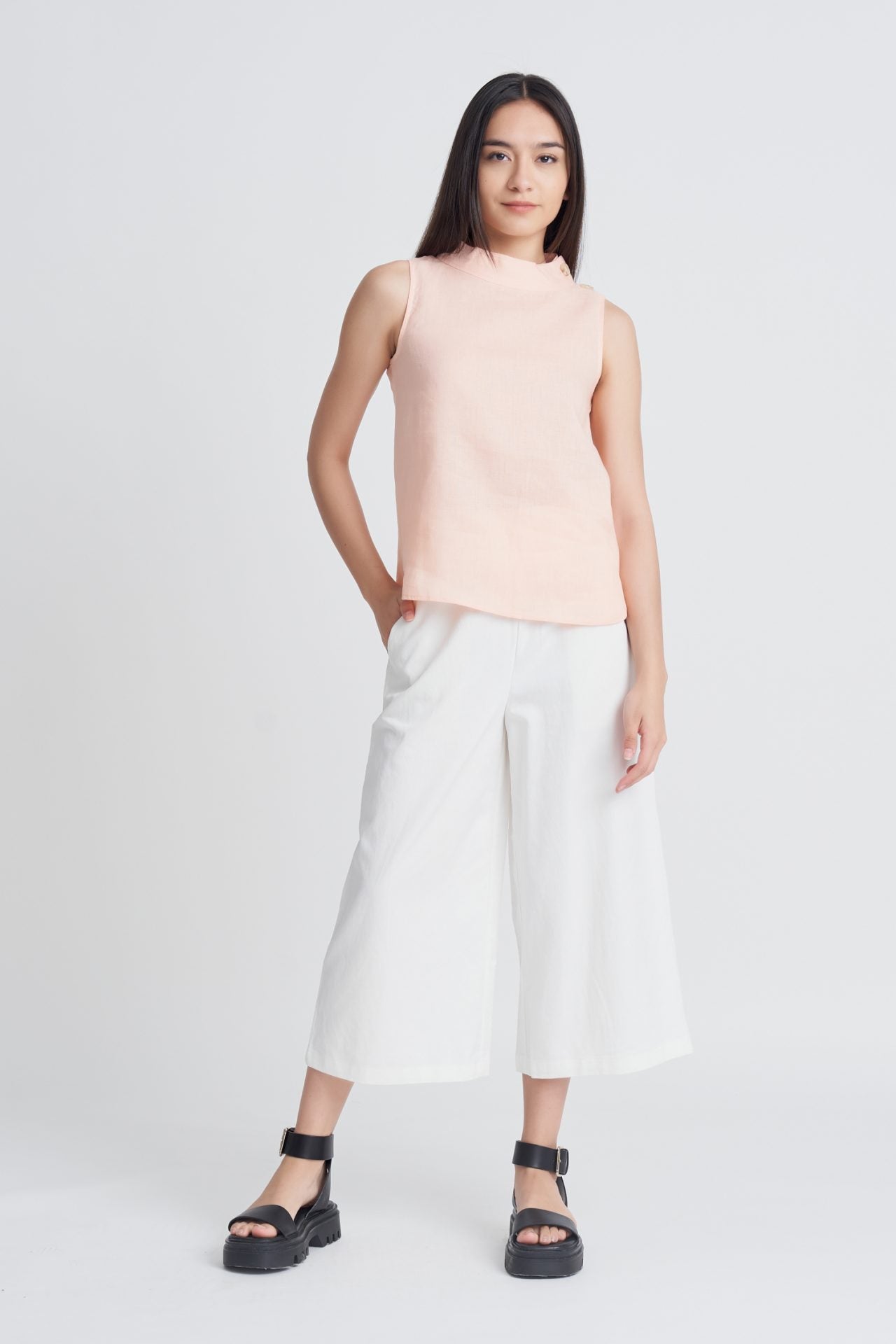 Linen Buttoned Sleeveless Blouse