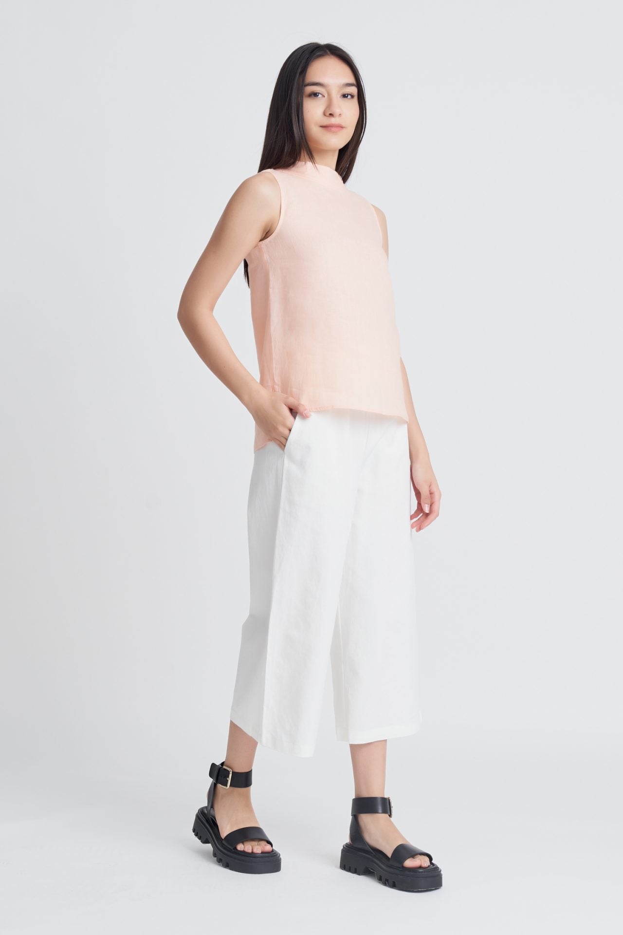 Linen Buttoned Sleeveless Blouse