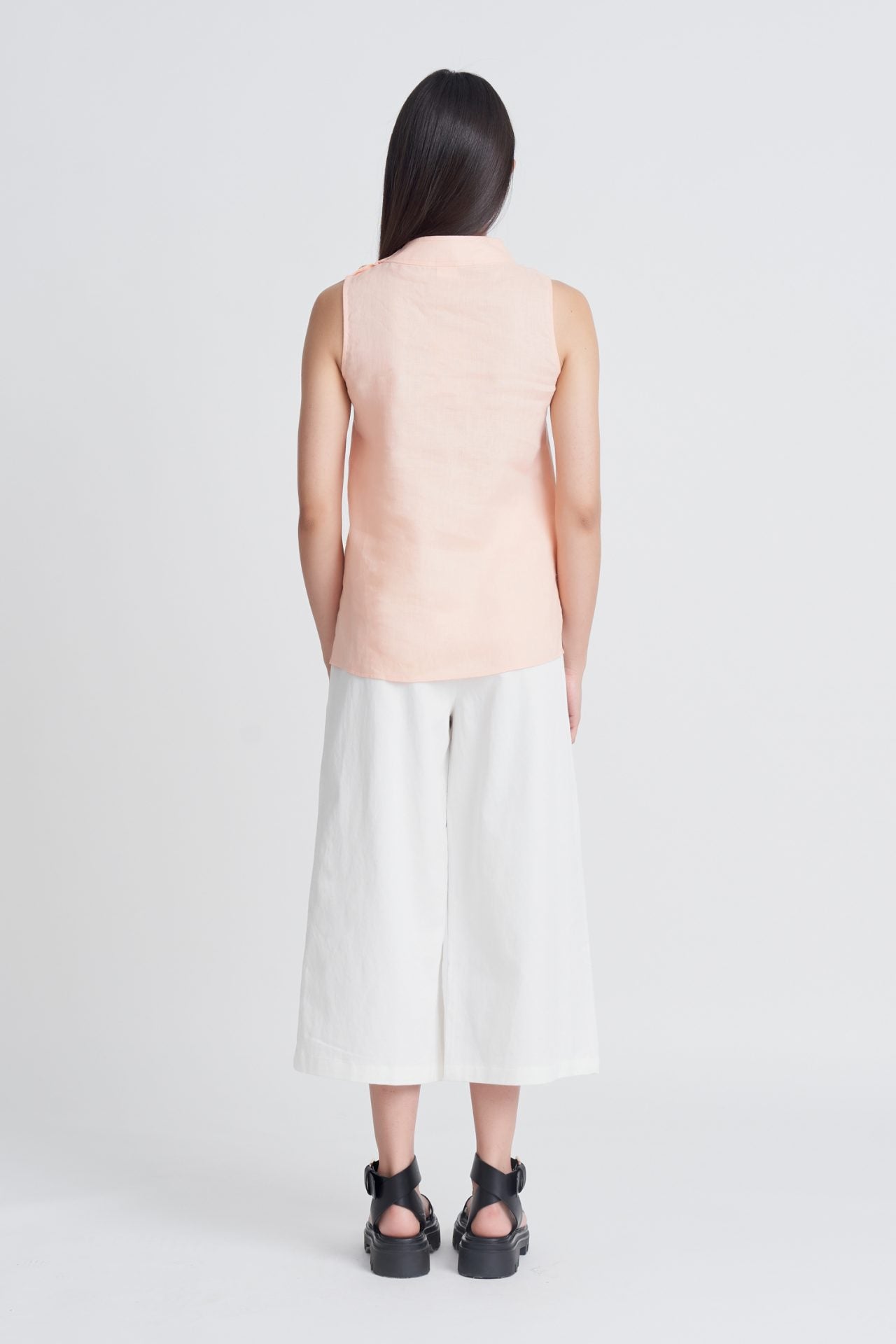 Linen Buttoned Sleeveless Blouse