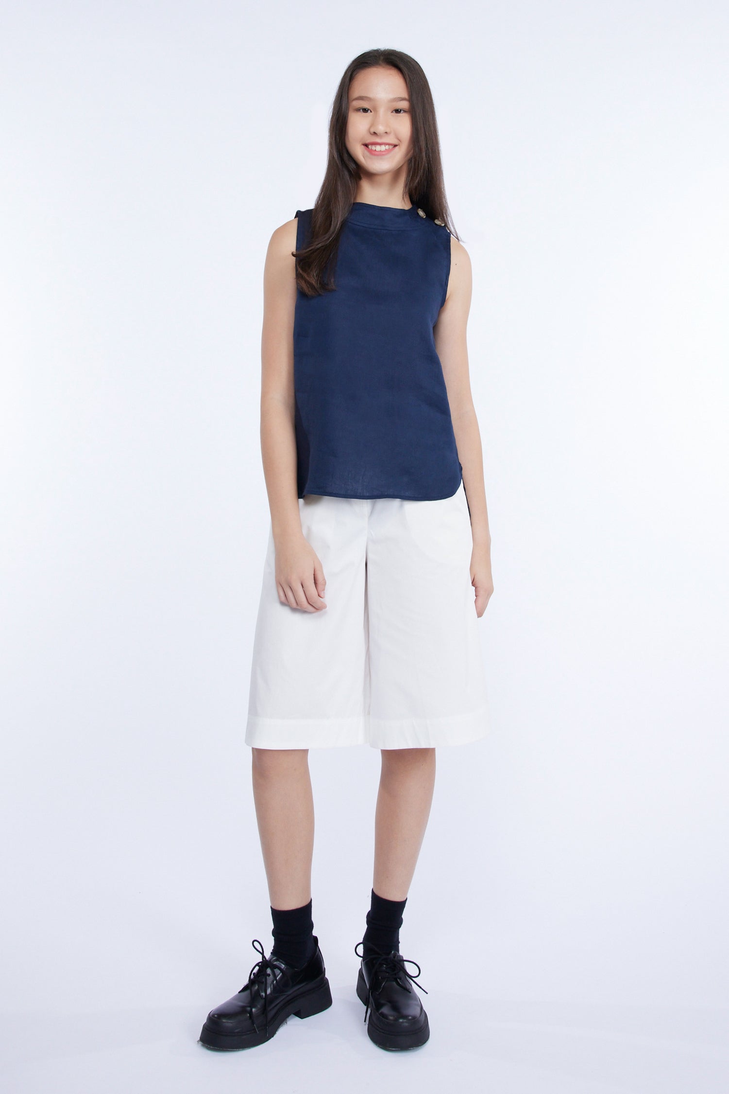 Linen Buttoned Sleeveless Blouse