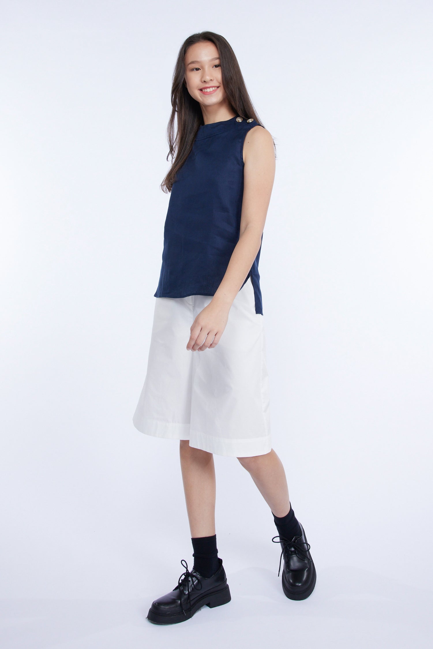 Linen Buttoned Sleeveless Blouse