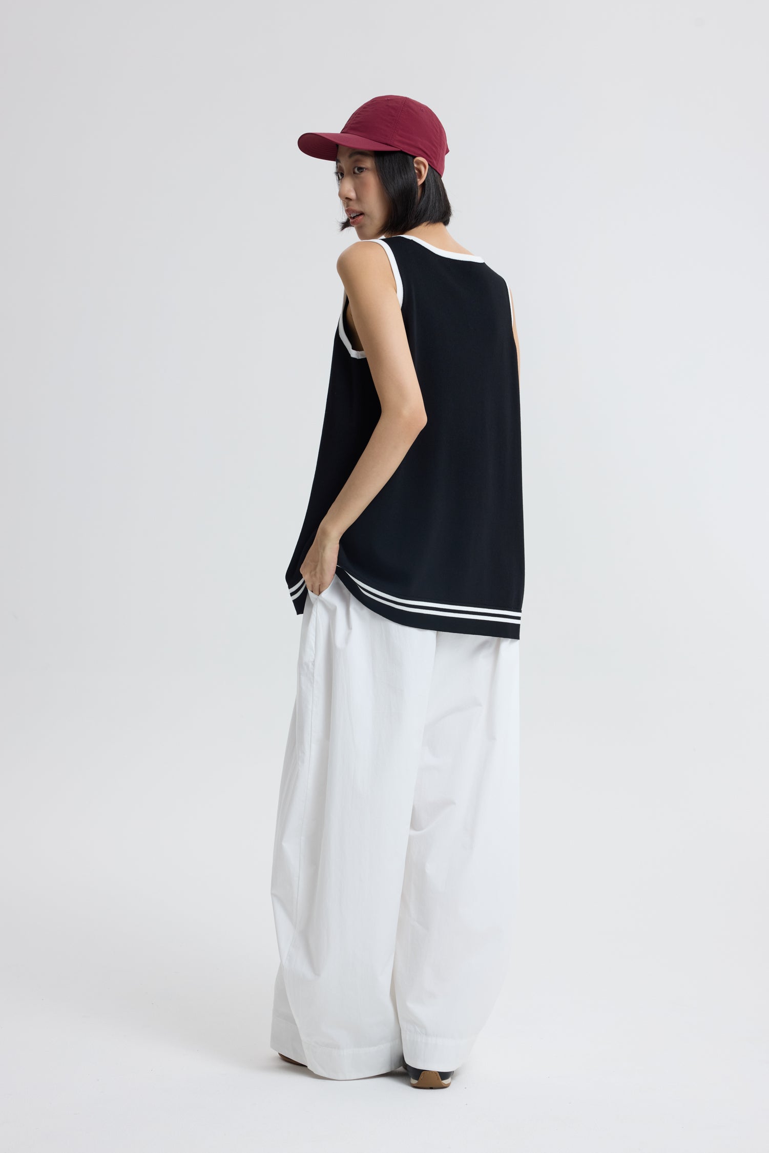 Knitted Sleeveless Tunic - Black