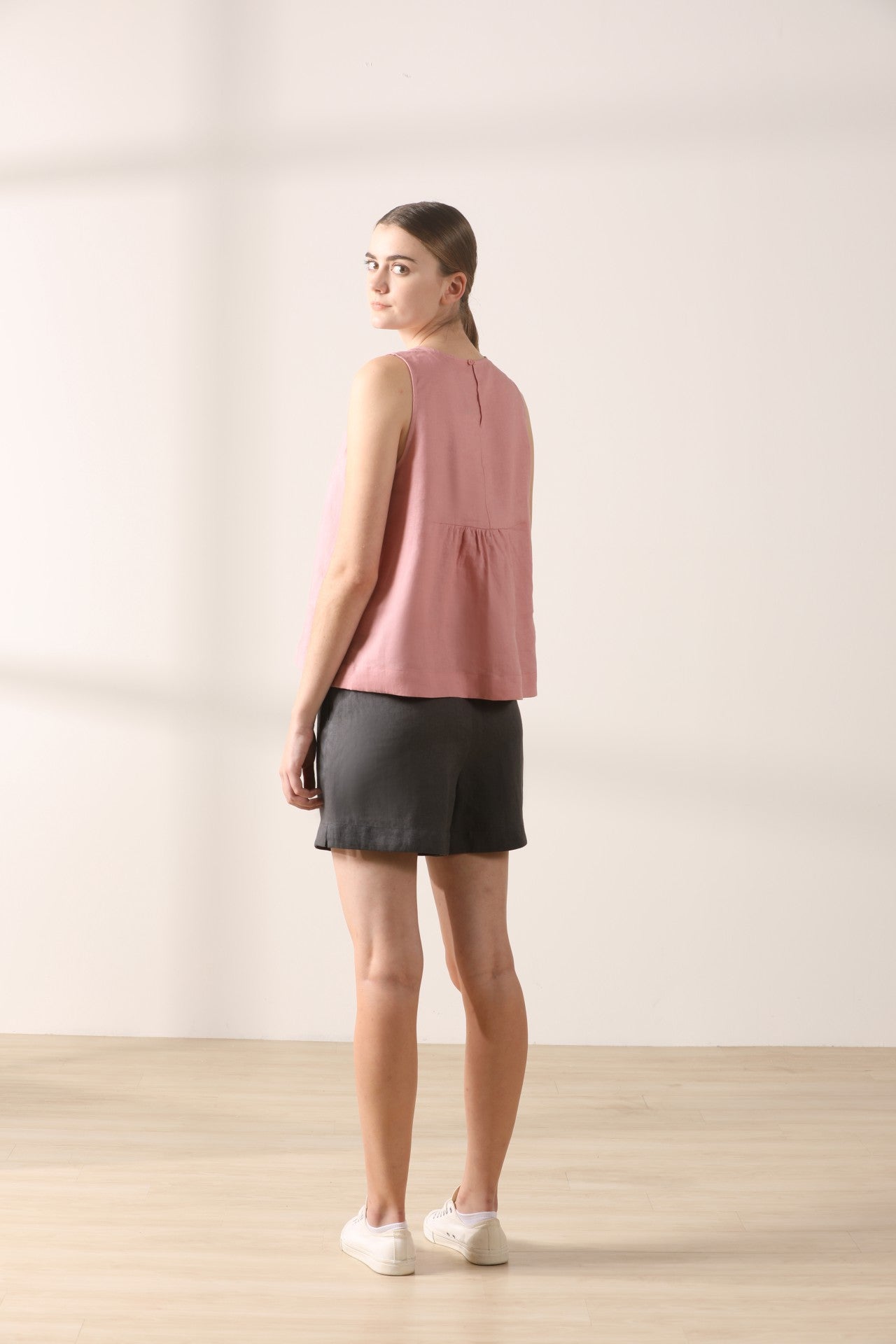 Linen Pleated Shorts