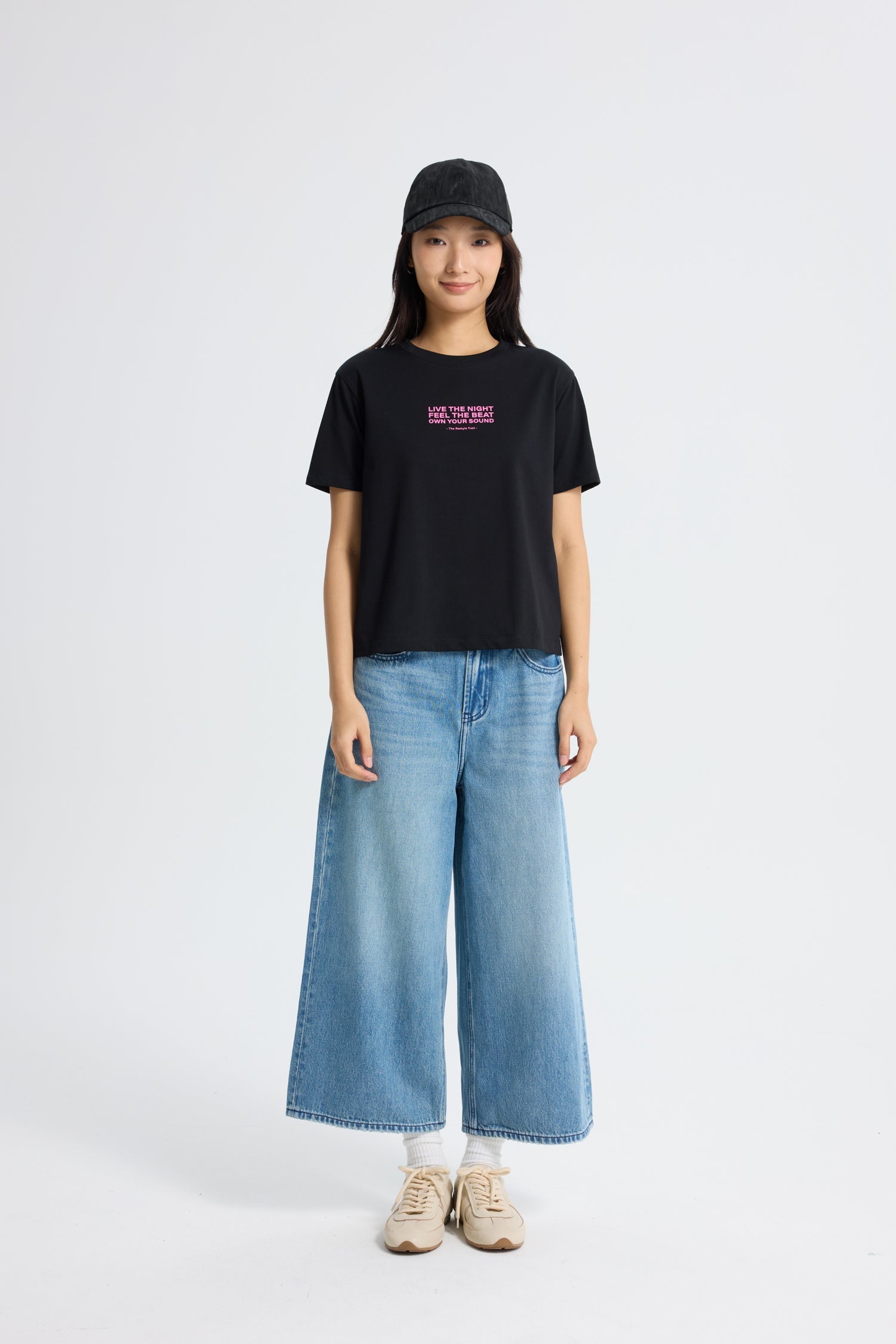 Feel The Beat' Graphic Tee - Black