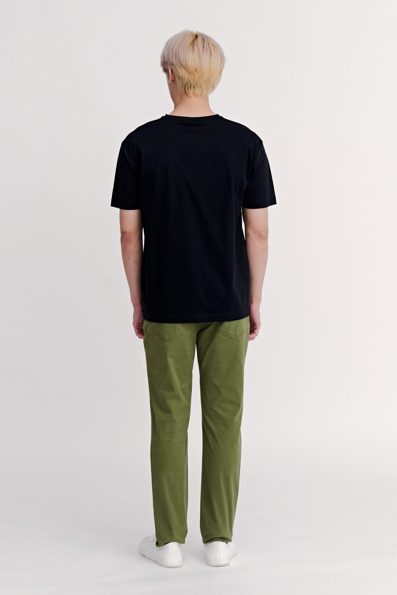 (A) Classic Regular-Fit V Neck Tee - Black