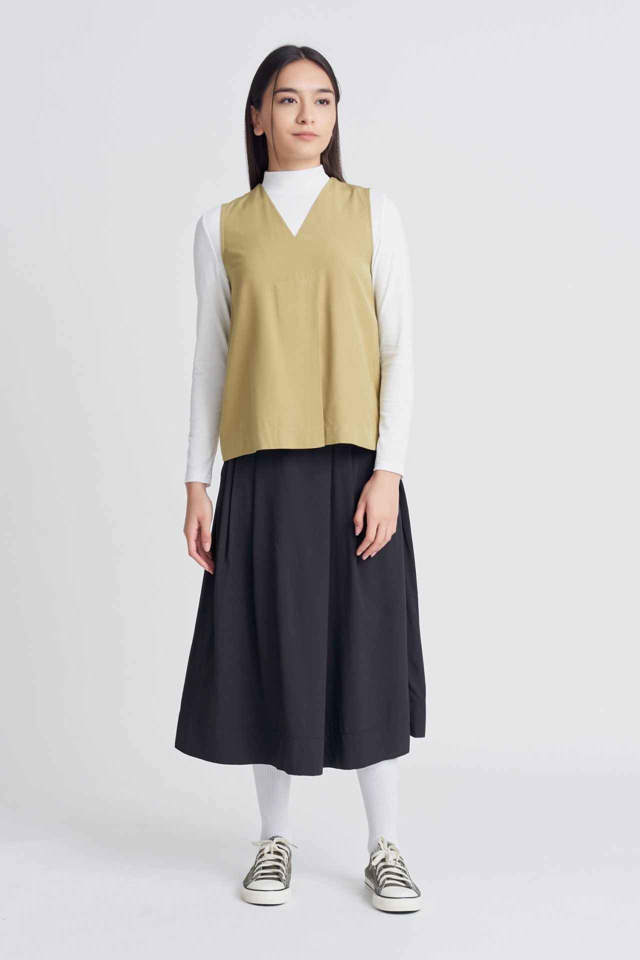 Skipper Collar Sleeveless Blouse
